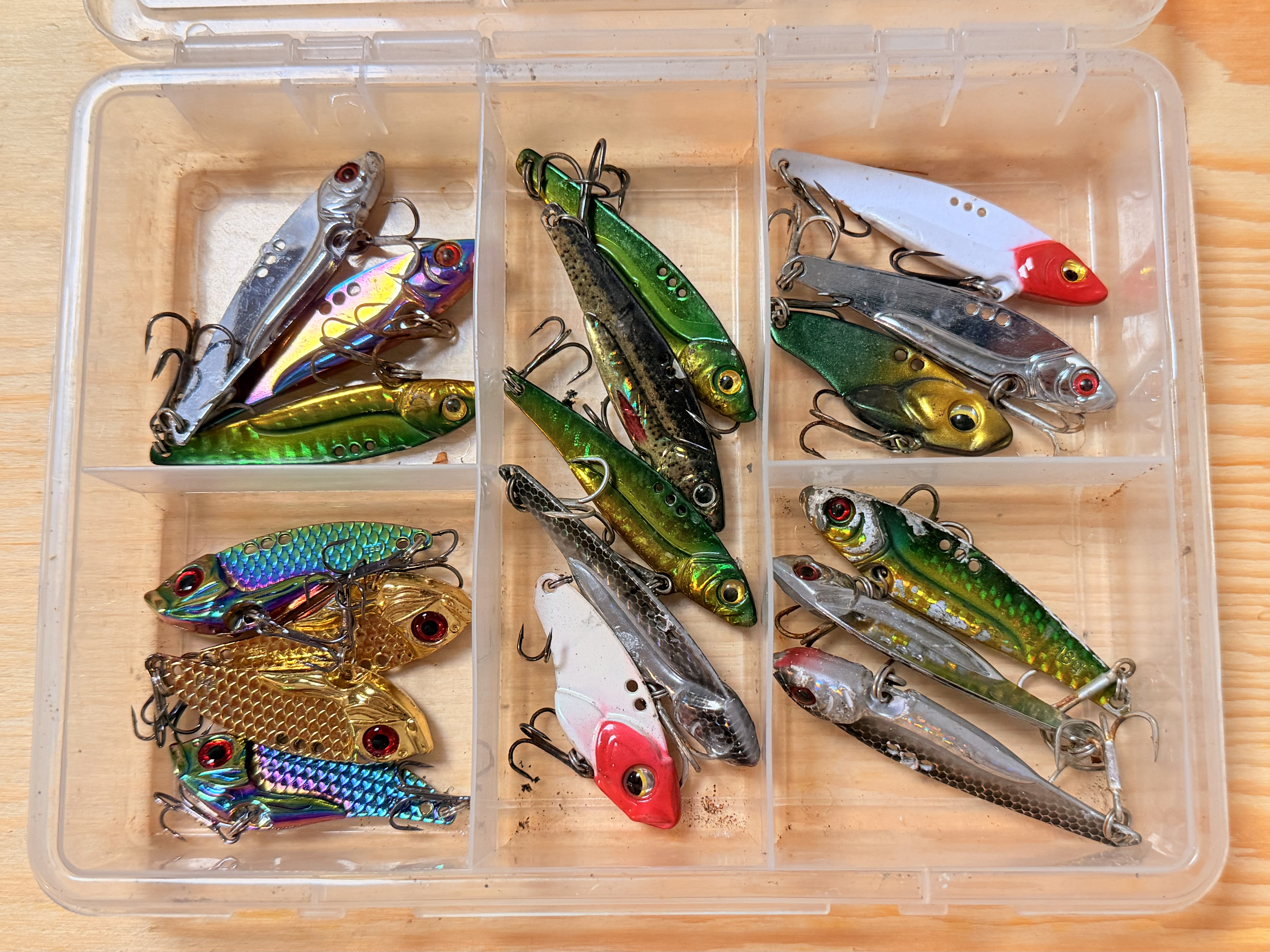 SET CIKÁD 18 KS + BOX 