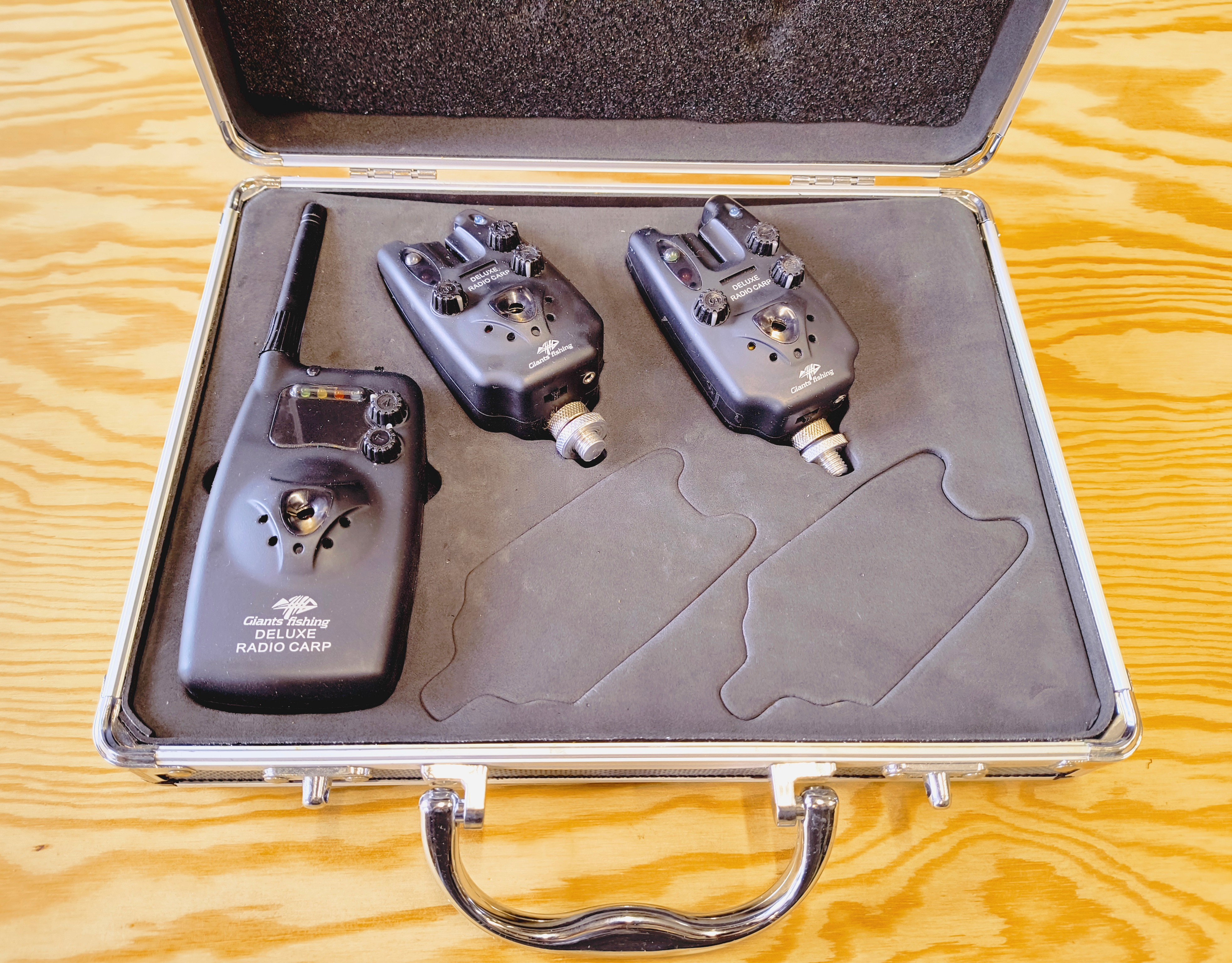 SADA SIGNALIZÁTORŮ GIANTS FISHING DELUXE RADIO CARP 2+1