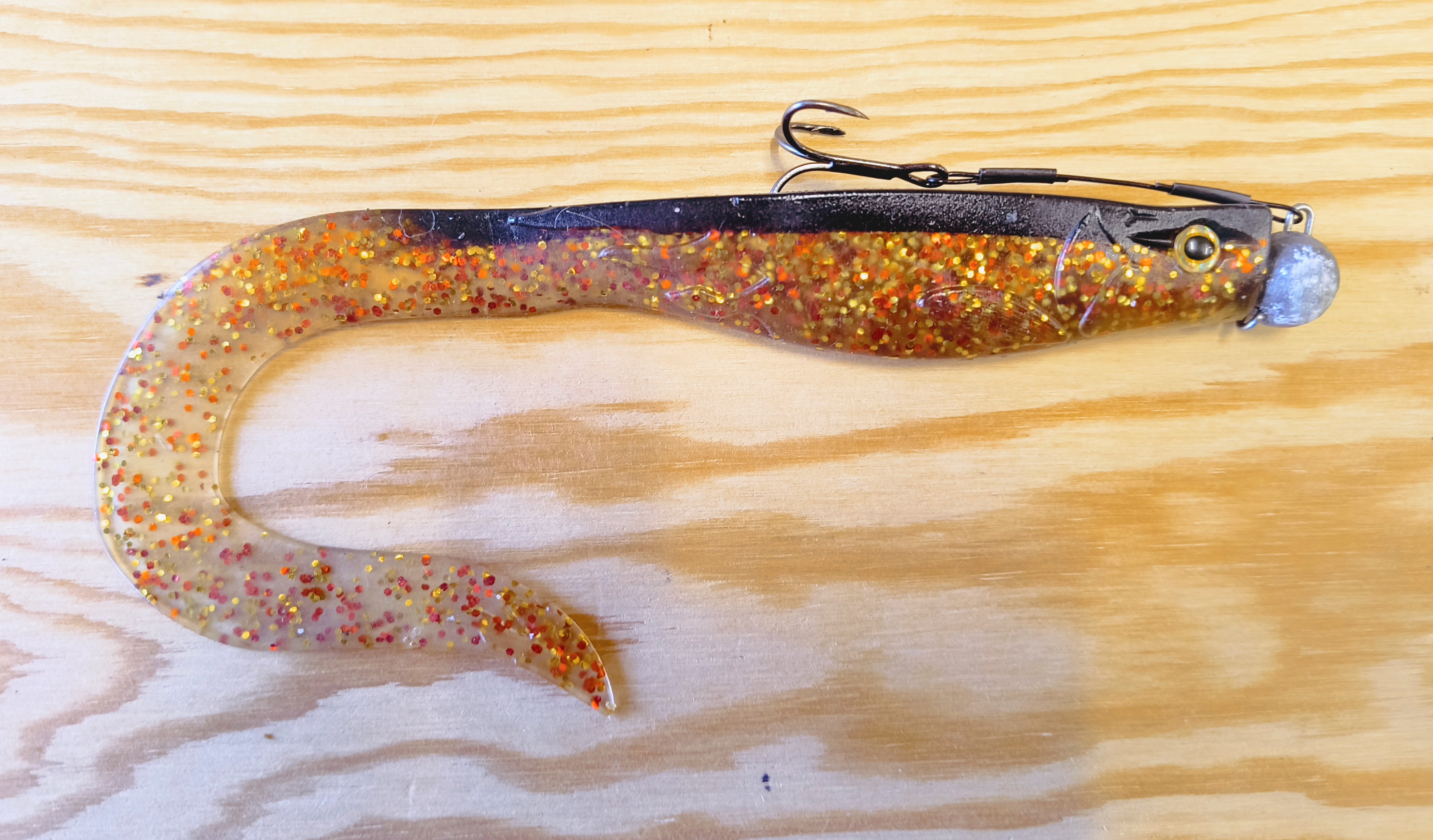 GUMOVÁ NÁSTRAHA ILLEX DEXTER EEL 15 CM SE STINGEREM A ZAVRTÁVACÍ HLAVIČKOU