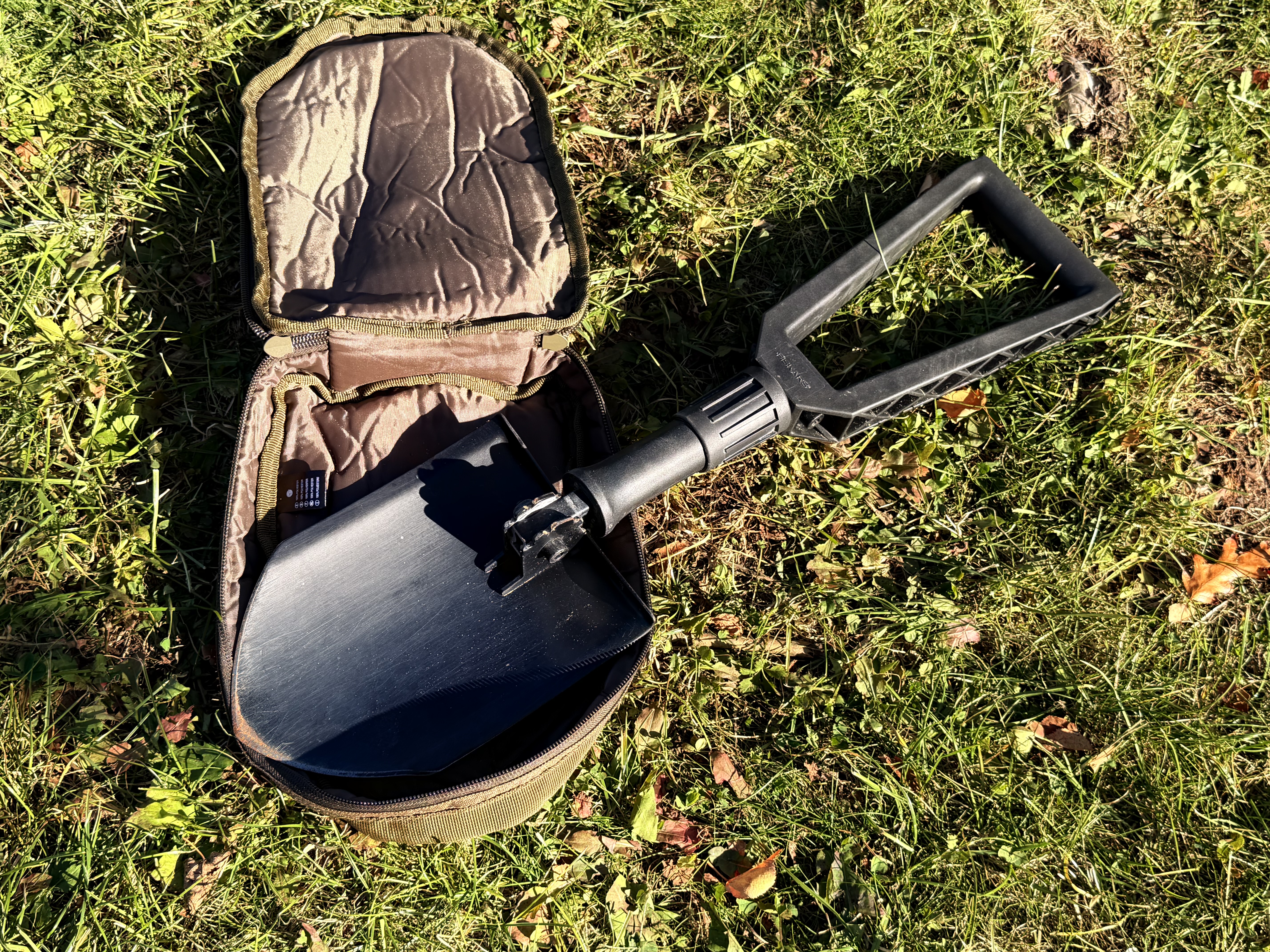 SKLÁDACÍ ARMY RÝČ FISKARS + OBAL NA RÝČ KORDA COMPAC