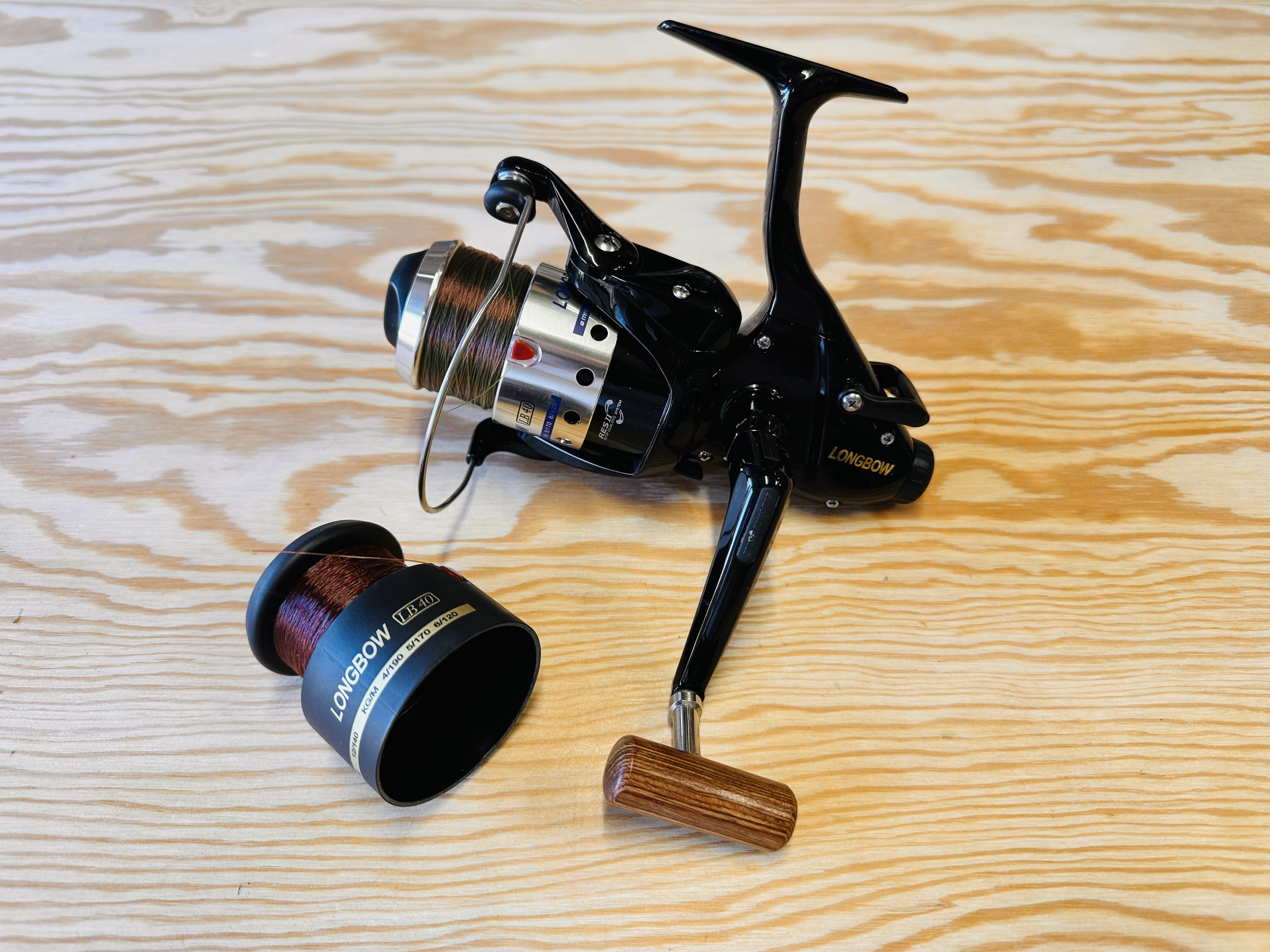 NAVIJÁK BAITRUNNER OKUMA LONGBOW LB 40
