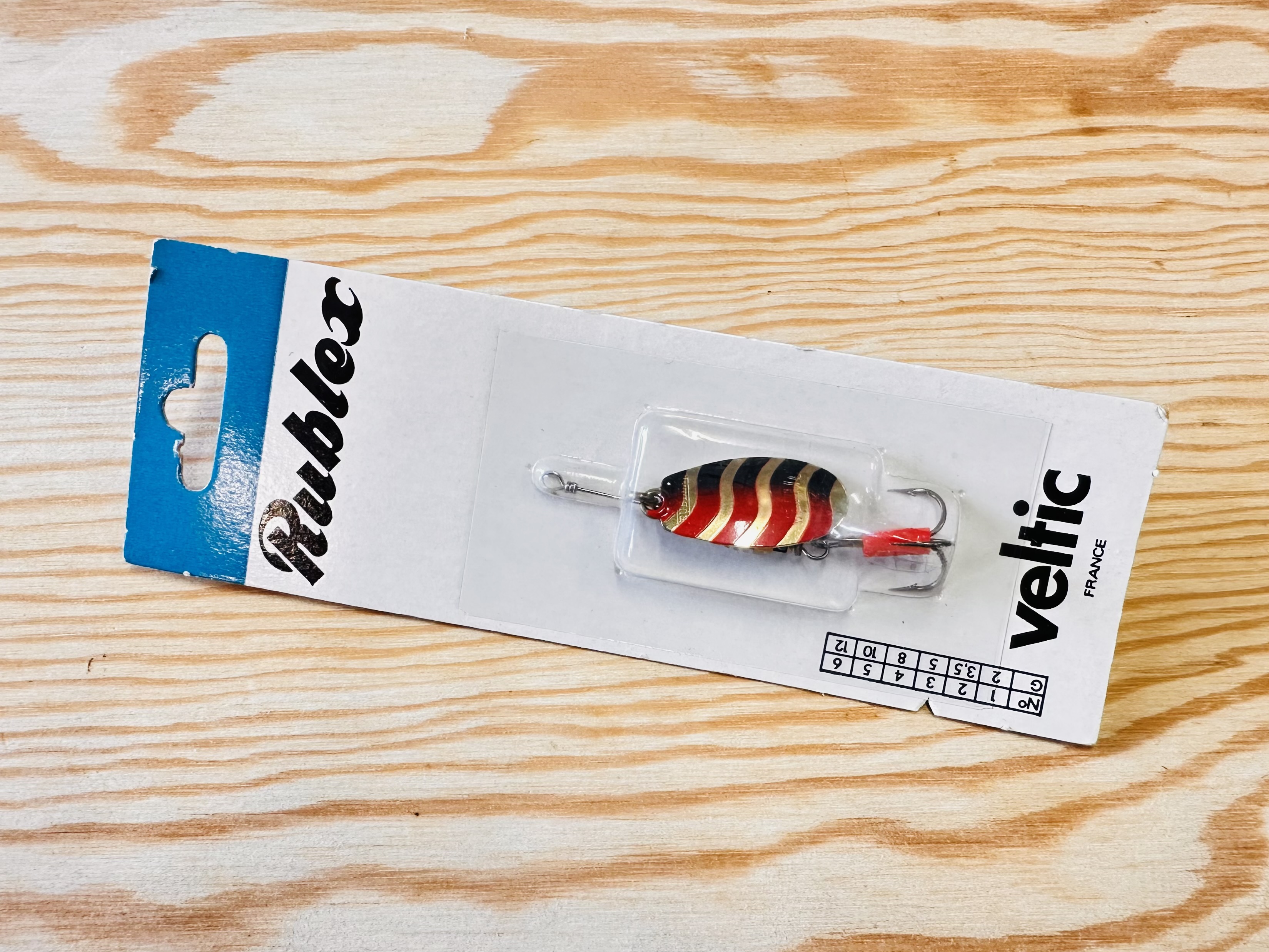 NOVÁ RETRO TŘPYTKA RUBLEX VELTIC 3 