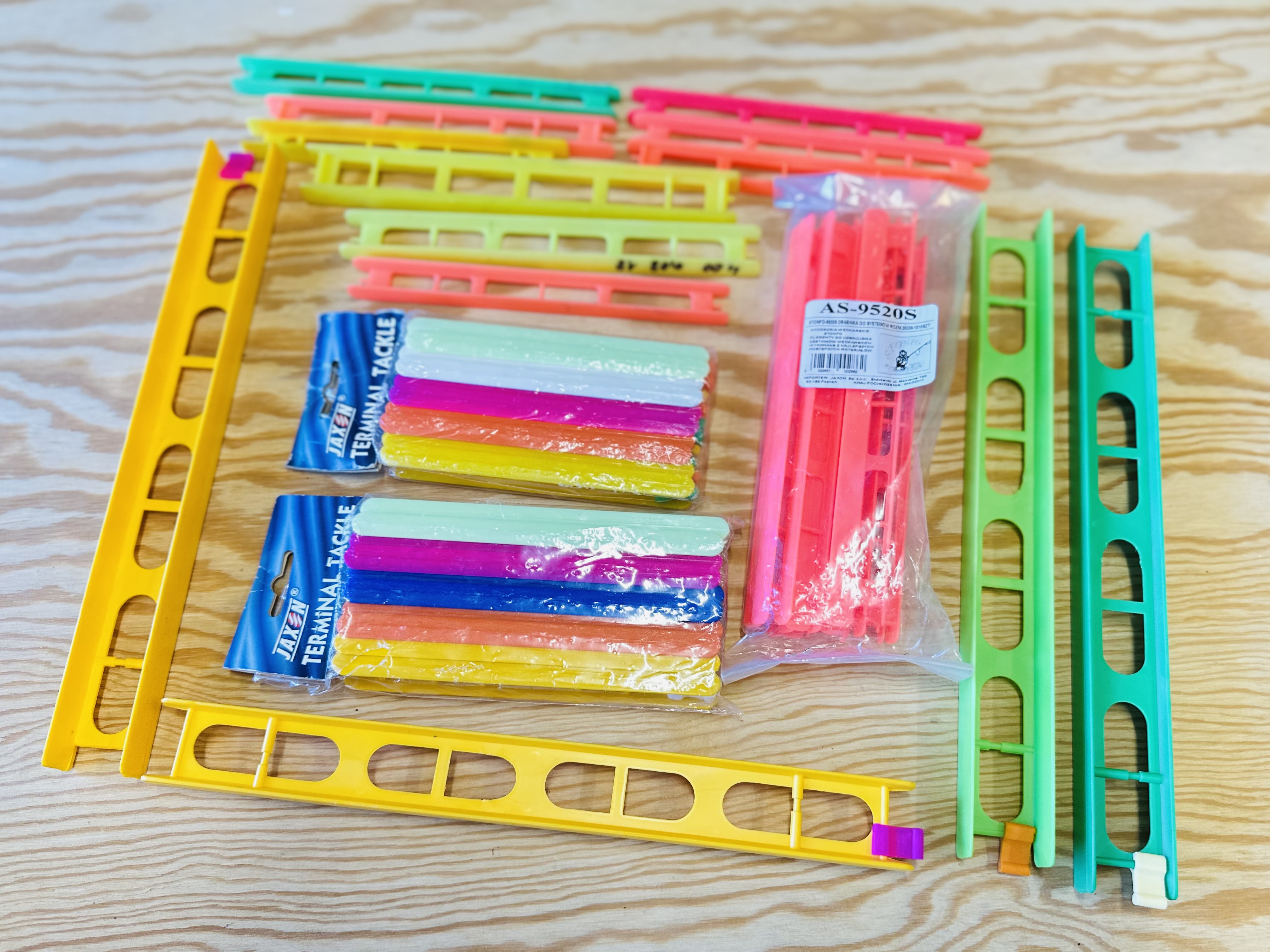 VELKÝ SET KOSTŘIČEK NA SPLÁVKY 33 KS 