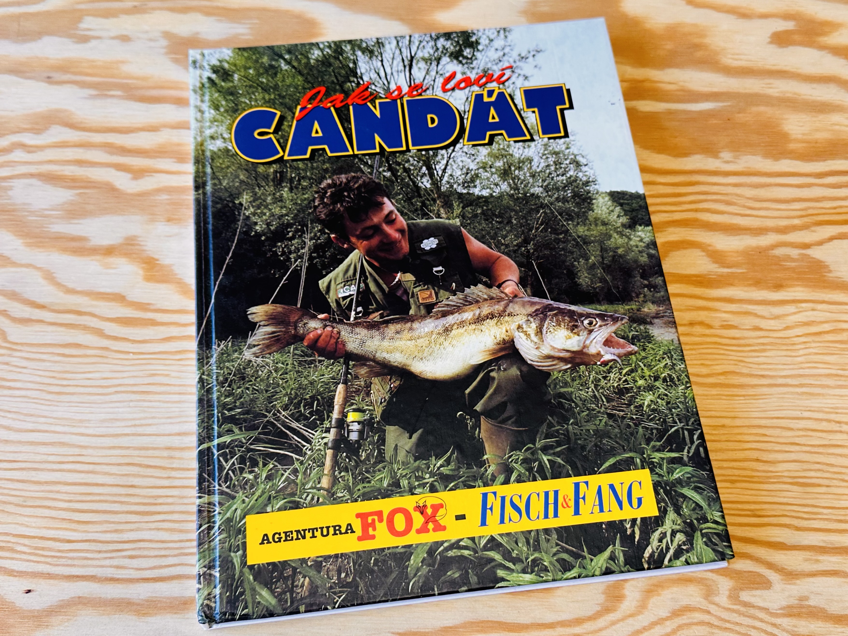 KNIHA JAK SE LOVÍ CANDÁT  / FOX