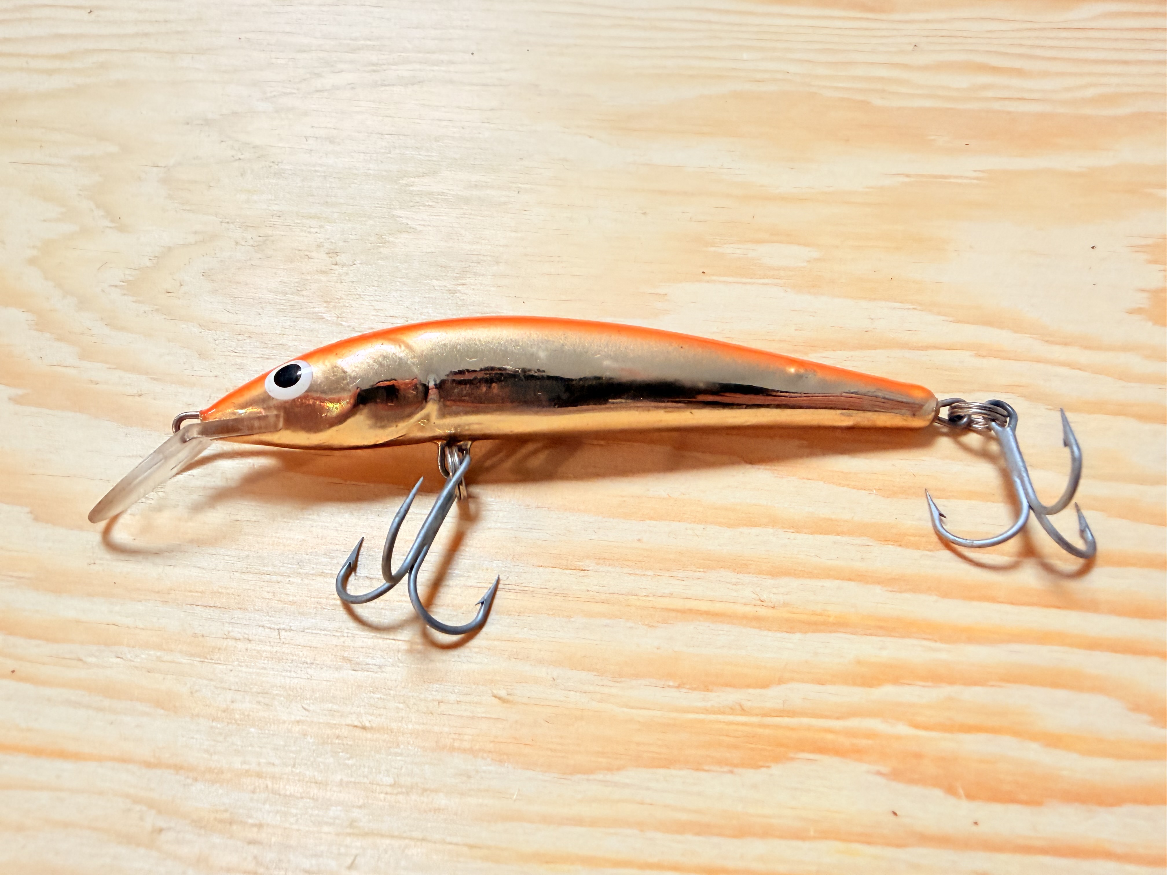 Wobler SALMO Sting 9F  / 9 cm / 10 g / 1.2-2.2 m 